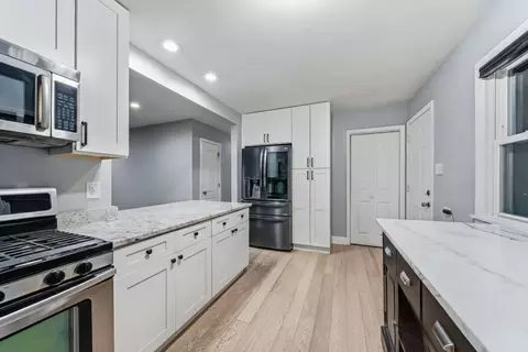 Kitchen - 16047 Cambridge Ct, Markham, IL 60428 photo 5 of 8