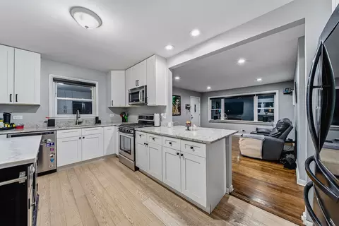 Kitchen - 16047 Cambridge Ct, Markham, IL 60428 photo 4 of 8