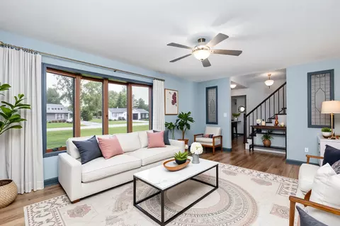 Living - 340 N Walker St, Braidwood, IL 60408 photo 2 of 4