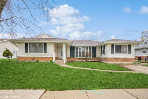 943 Maple Ln, Elk Grove Village, IL 60007