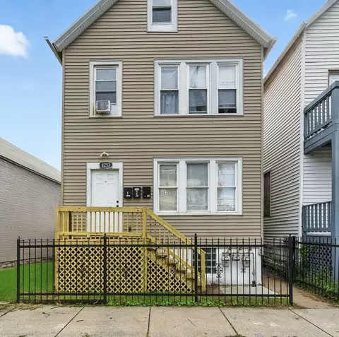 8253 S Brandon Ave, Chicago, IL 60617