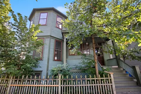 1317 W Byron St, Chicago, IL 60613