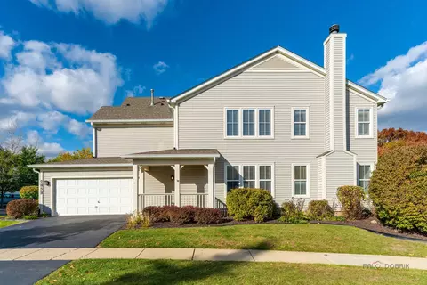 2858 Falling Waters Ln, Lindenhurst, IL 60046