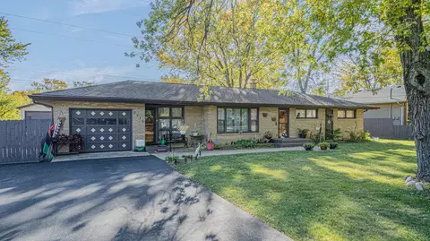 2715 W Greenwood Ave, Waukegan, IL 60087