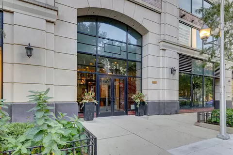451 W Huron St #1407, Chicago, IL 60654
