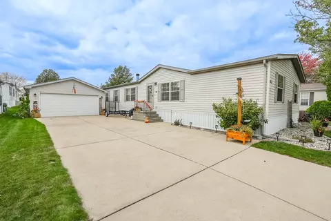 1063 Woodlawn Dr, Manteno, IL 60950