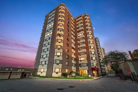 7337 S South Shore Dr #406, Chicago, IL 60649