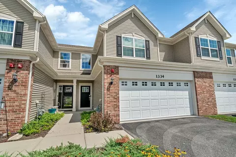 1334 Hawk Hollow Dr, Yorkville, IL 60560