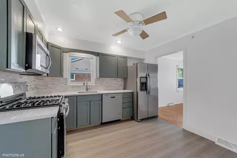 Kitchen - 1210 Mohawk Dr, Elgin, IL 60120 photo 3 of 3