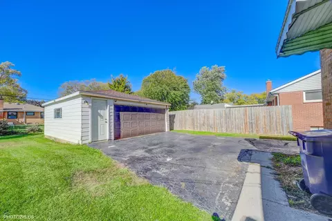 Exterior - 1210 Mohawk Dr, Elgin, IL 60120 photo 5 of 6