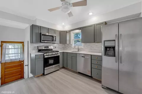 Kitchen - 1210 Mohawk Dr, Elgin, IL 60120 photo 1 of 3