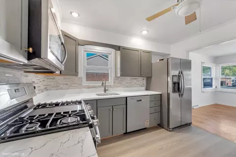Kitchen - 1210 Mohawk Dr, Elgin, IL 60120 photo 2 of 3