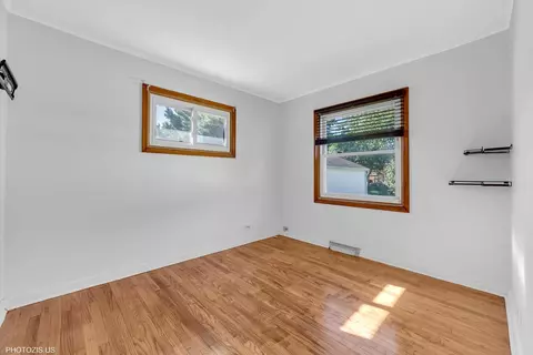Bedroom - 1210 Mohawk Dr, Elgin, IL 60120 photo 2 of 3