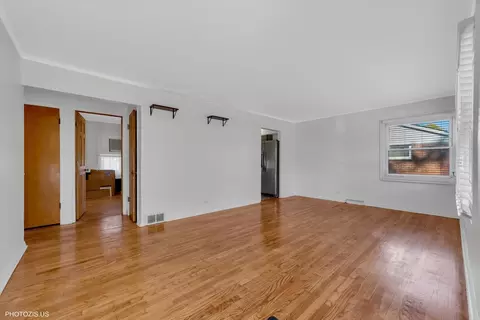 Living - 1210 Mohawk Dr, Elgin, IL 60120 photo 2 of 3