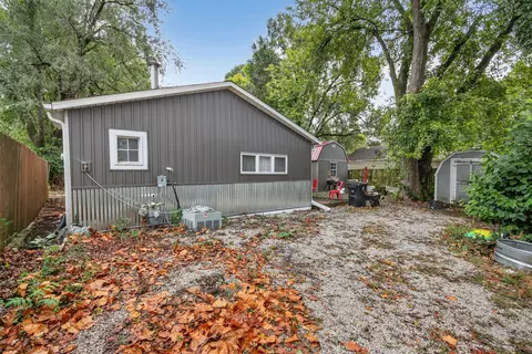 1216 S Oak St, Bloomington, IL 61701