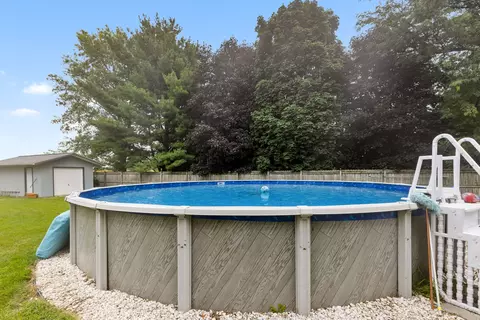 Exterior - 11264 Cedarbrook Rd, Roscoe, IL 61073 photo 6 of 8