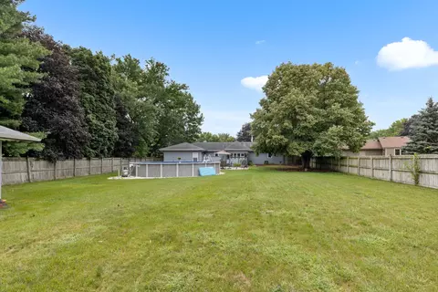Exterior - 11264 Cedarbrook Rd, Roscoe, IL 61073 photo 7 of 8