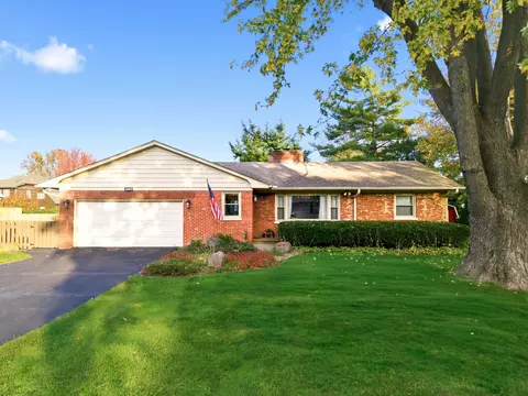 1360 Florence Dr, Sycamore, IL 60178