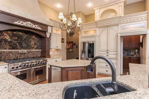 Kitchen - 47 Stonebrook Ct, Bloomington, IL 61704 photo 3 of 12
