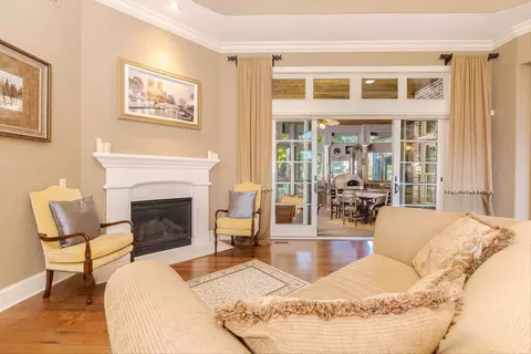 Living - 47 Stonebrook Ct, Bloomington, IL 61704 photo 2 of 10