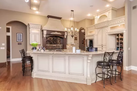 Kitchen - 47 Stonebrook Ct, Bloomington, IL 61704 photo 2 of 12