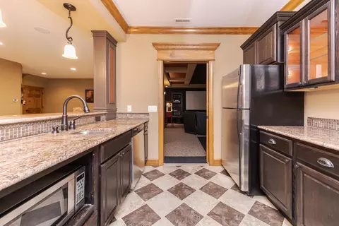 Kitchen - 47 Stonebrook Ct, Bloomington, IL 61704 photo 11 of 12