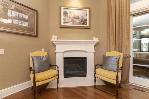Living - 47 Stonebrook Ct, Bloomington, IL 61704 photo 3 of 10