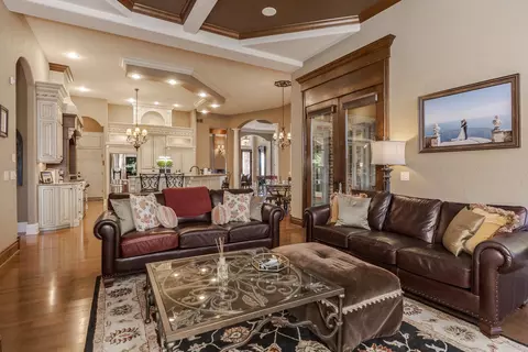 Living - 47 Stonebrook Ct, Bloomington, IL 61704 photo 9 of 10