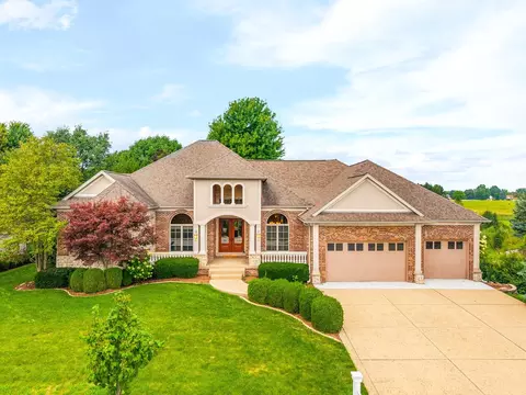 47 Stonebrook Ct, Bloomington, IL 61704
