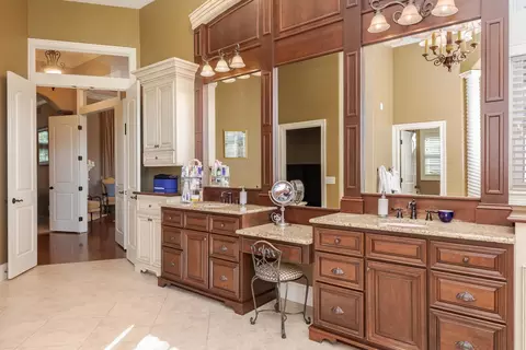 Bath - 47 Stonebrook Ct, Bloomington, IL 61704 photo 5 of 6