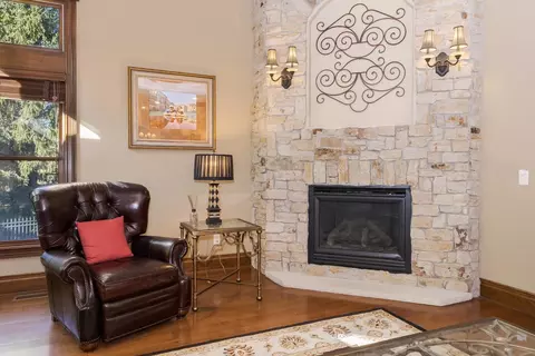 Living - 47 Stonebrook Ct, Bloomington, IL 61704 photo 8 of 10