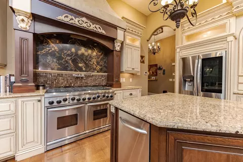 Kitchen - 47 Stonebrook Ct, Bloomington, IL 61704 photo 6 of 12