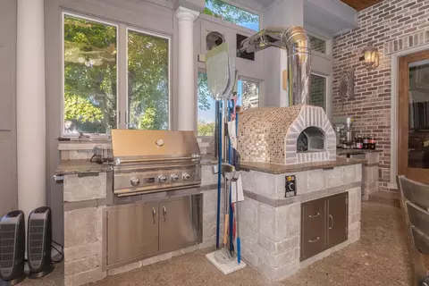 Kitchen - 47 Stonebrook Ct, Bloomington, IL 61704 photo 10 of 12
