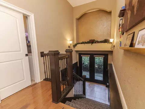 Entry Way - 47 Stonebrook Ct, Bloomington, IL 61704 photo 2 of 3