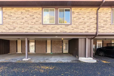 26 Cour Versaille Ct #26, Palos Hills, IL 60465