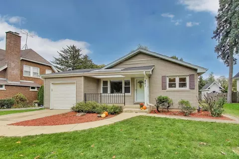 821 Warrenville Rd, Wheaton, IL 60189