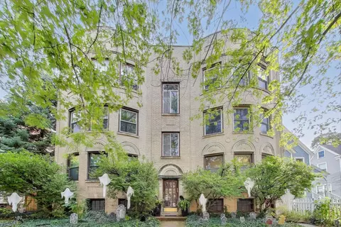 6737 N Greenview Ave #2S, Chicago, IL 60626