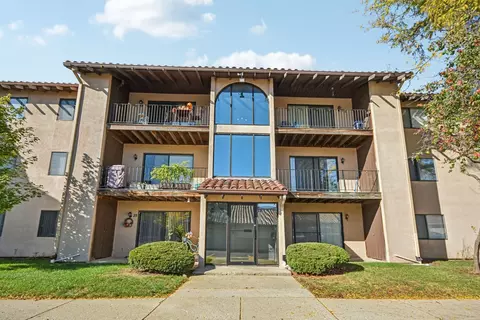 21 W581 North Ave #35, Lombard, IL 60148