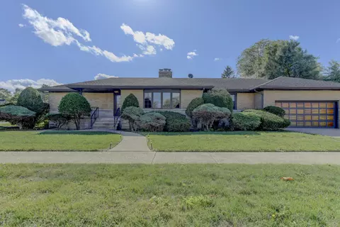 17706 Wentworth Ave, Lansing, IL 60438