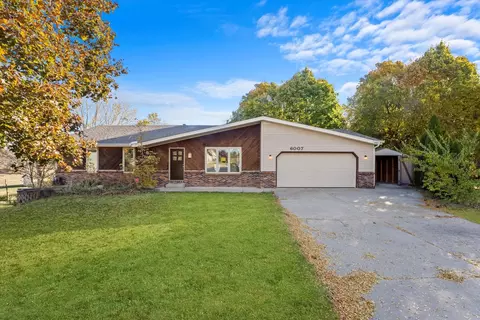 6007 Basin Dr, Loves Park, IL 61111