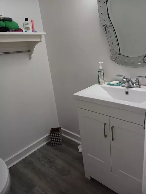 Bath - 9330 Hamilton Ct #E, Des Plaines, IL 60016 photo 2 of 2