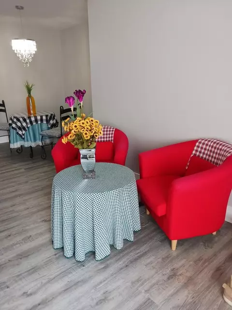 Dining - 9330 Hamilton Ct #E, Des Plaines, IL 60016 photo 2 of 2