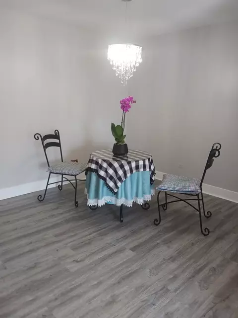 Dining - 9330 Hamilton Ct #E, Des Plaines, IL 60016 photo 1 of 2