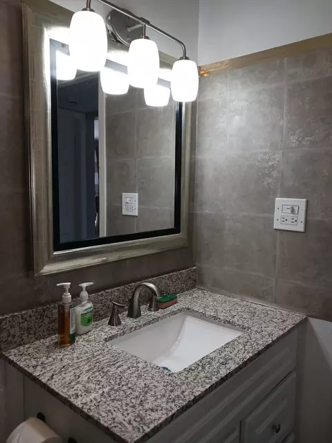 Bath - 9330 Hamilton Ct #E, Des Plaines, IL 60016 photo 1 of 2