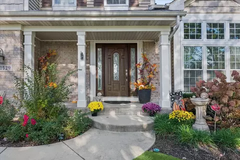 Exterior - 1529 Longmeadow Ln, Bartlett, IL 60103 photo 2 of 7