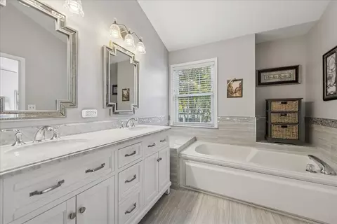 Bath - 1529 Longmeadow Ln, Bartlett, IL 60103 photo 3 of 5