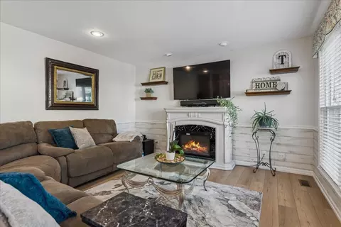 Living - 1529 Longmeadow Ln, Bartlett, IL 60103 photo 1 of 2