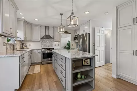 Kitchen - 1529 Longmeadow Ln, Bartlett, IL 60103 photo 2 of 5