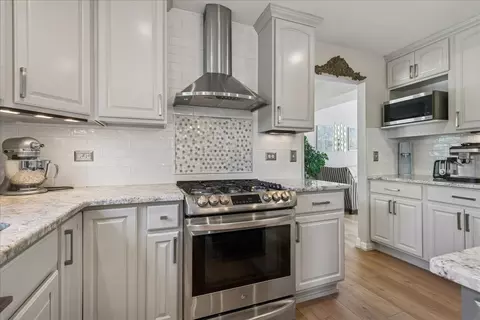 Kitchen - 1529 Longmeadow Ln, Bartlett, IL 60103 photo 3 of 5