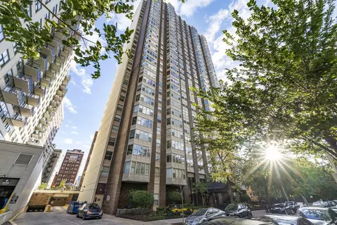 525 W Hawthorne Pl #2606, Chicago, IL 60657